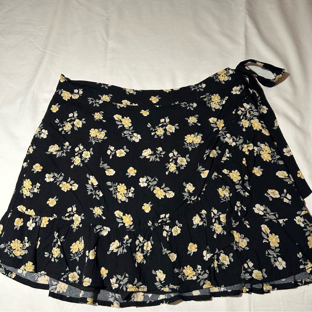 Hollister Wrap Skort Size L Like new never used